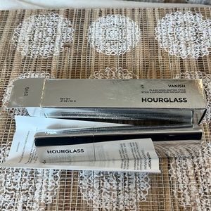 New in box Hourglass Flash Highlighting Stick Vanish Shade Champagne Flash